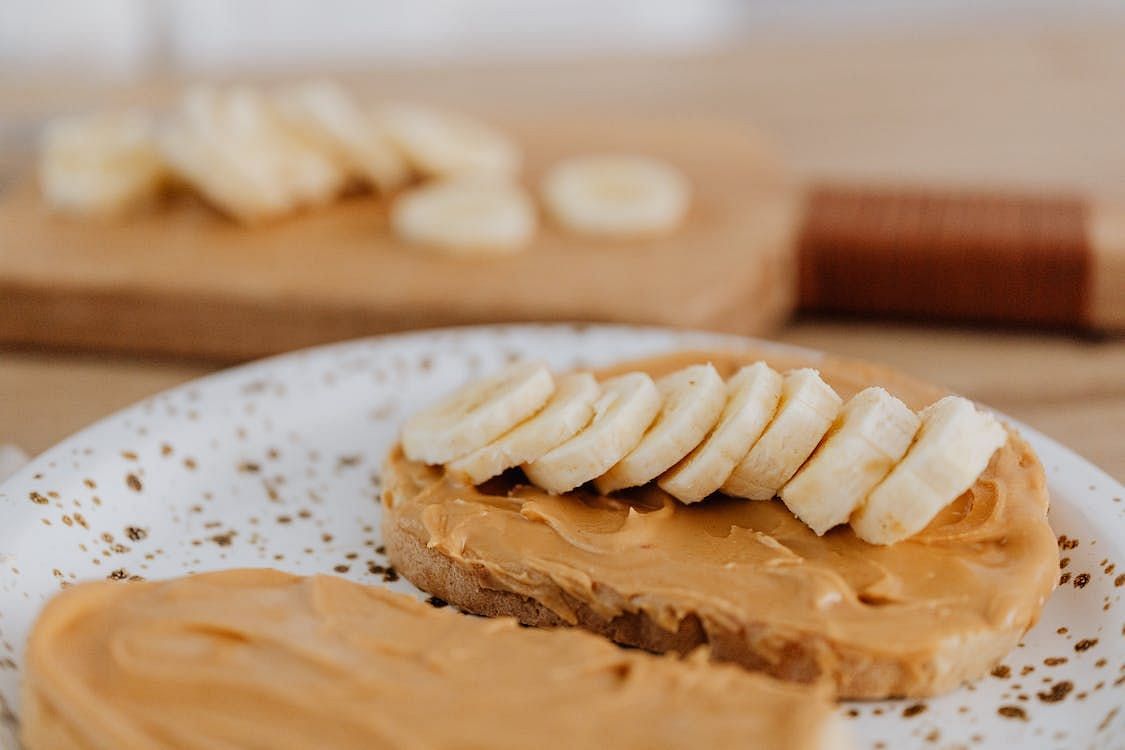BRAT Diet: Natural Treatment for Food Poisoning (Image via Pexels/Karolina Grabowski)